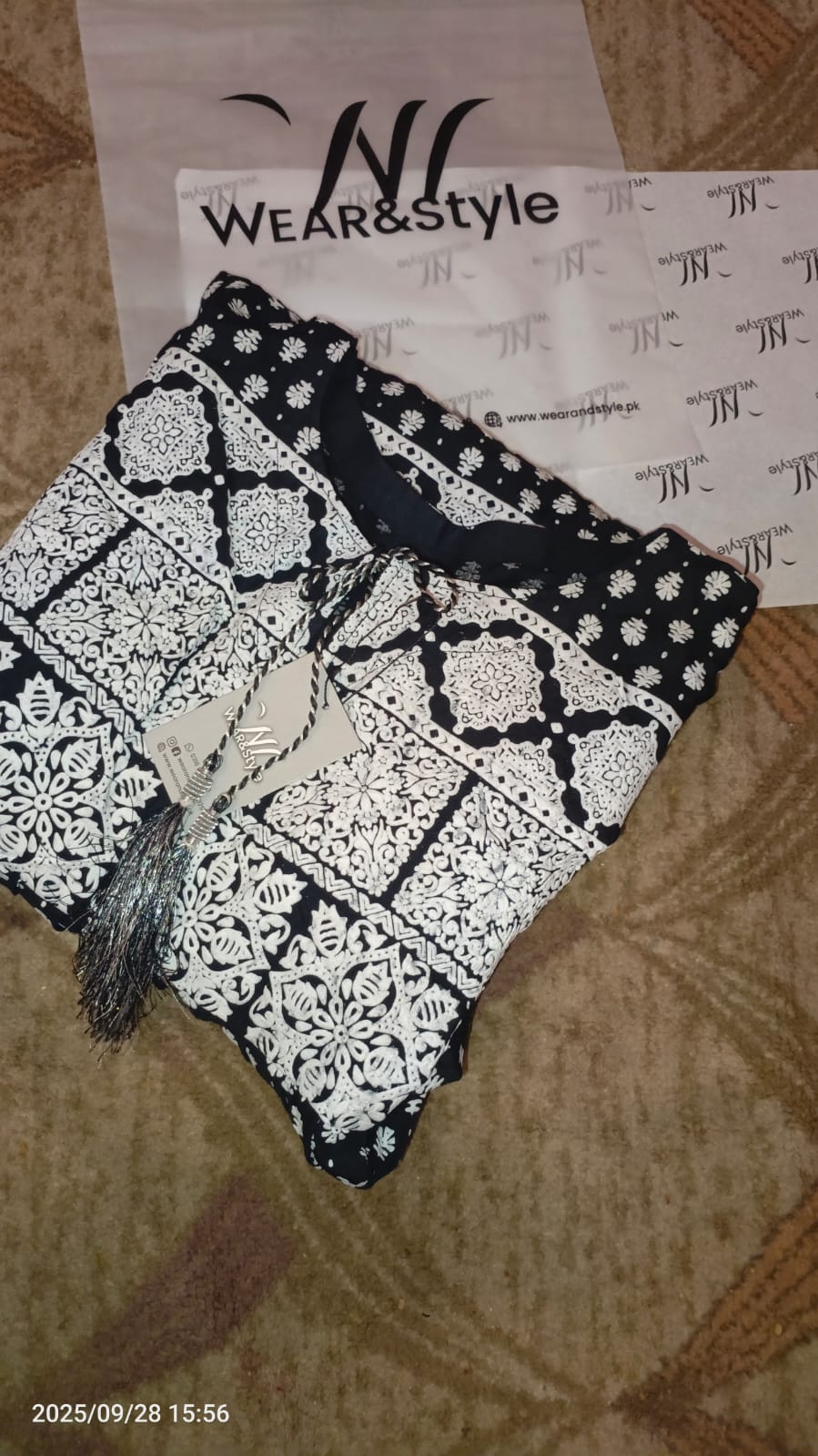 Black end White paste printed long-sleeve Frok